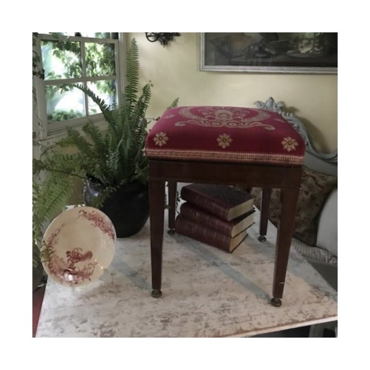 C1820 French Stool