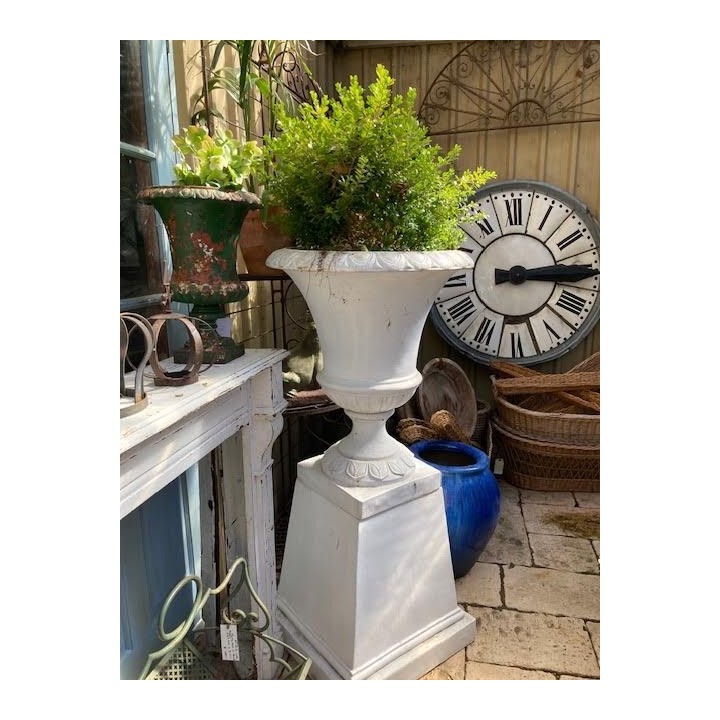 Decorative Design Urn and Pedastal