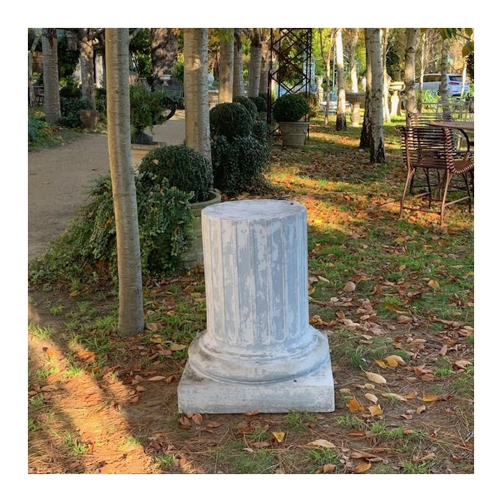 Vintage Set of 4 large Pedestal Fibreglass700 x 560