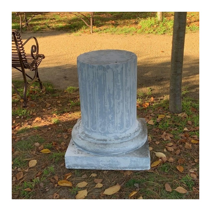 Vintage Set of 4 large Pedestal Fibreglass700 x 560