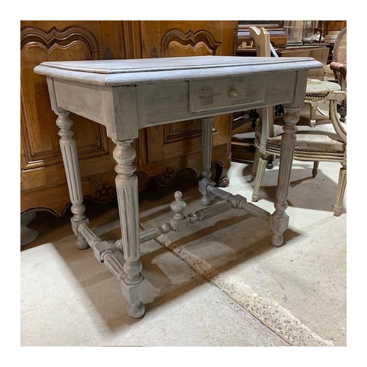 C 1850 Painted Finish Desk

H 750 W 800 X 600