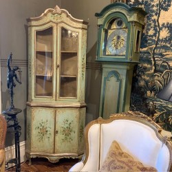 C1900 Venetian Corner Cabinet Vitrine