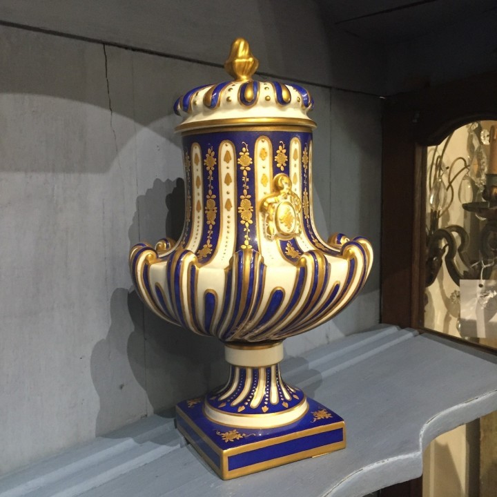C1920 Porcelaine de Paris Sevres Urn
