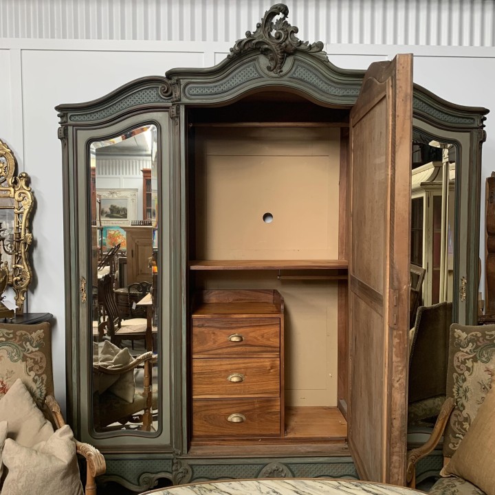 French Louis XV Fine Quality Louis XV Armoire