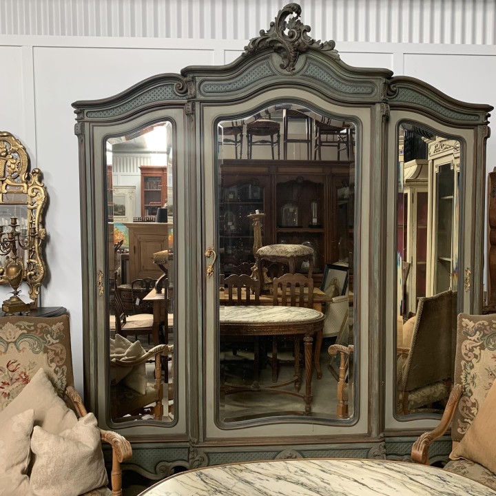 French Louis XV Fine Quality Louis XV Armoire